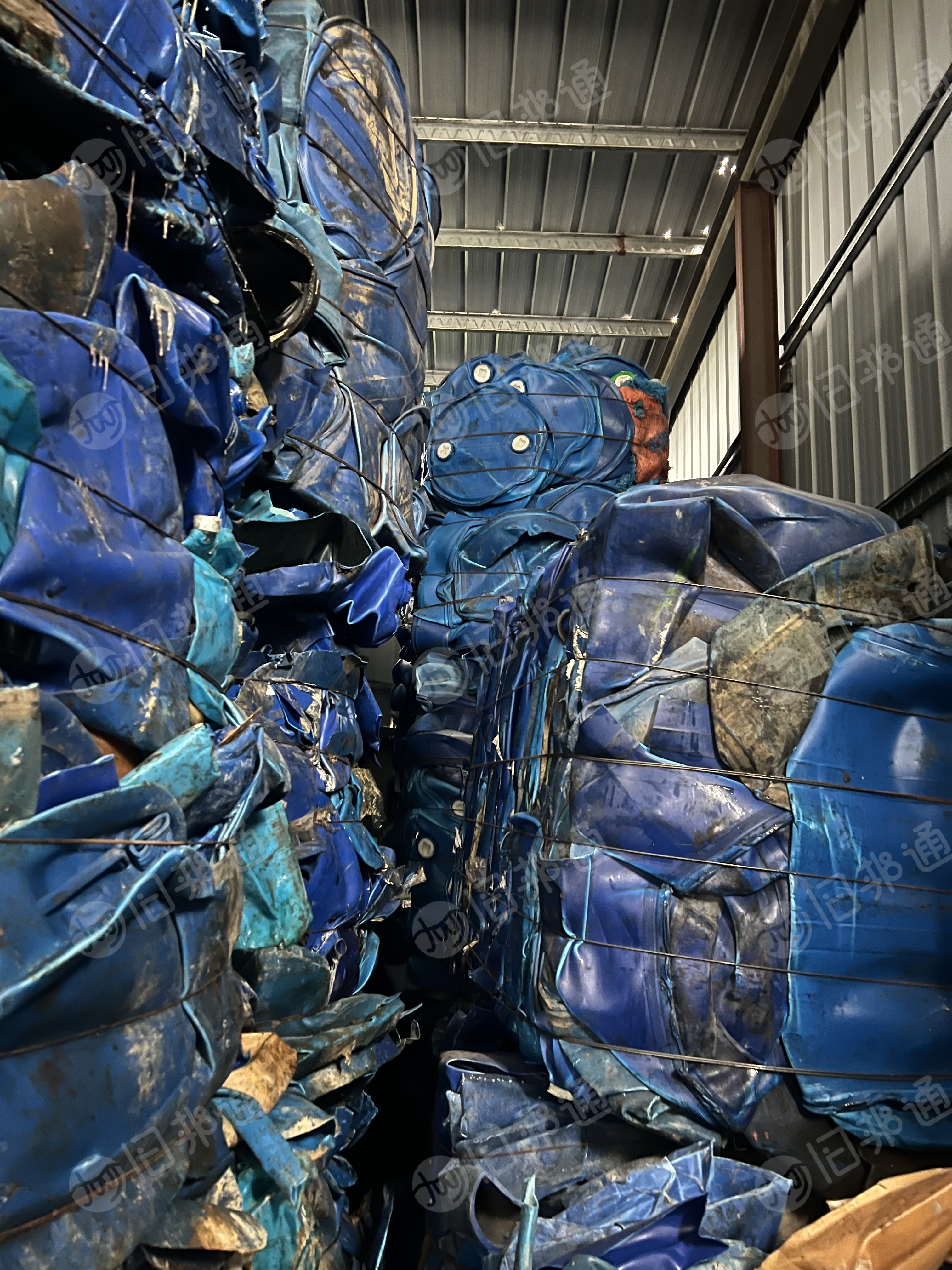 出售小蓝桶、大蓝桶压块料，分开压的