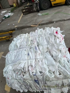 出售PE乳白袋废料，现货6吨左右