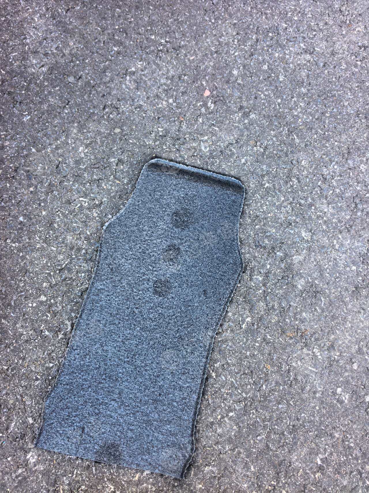 长期出售汽车内饰边角料，汽车内饰料，有黑白灰三种颜色，月供20几吨，货在江苏盐城