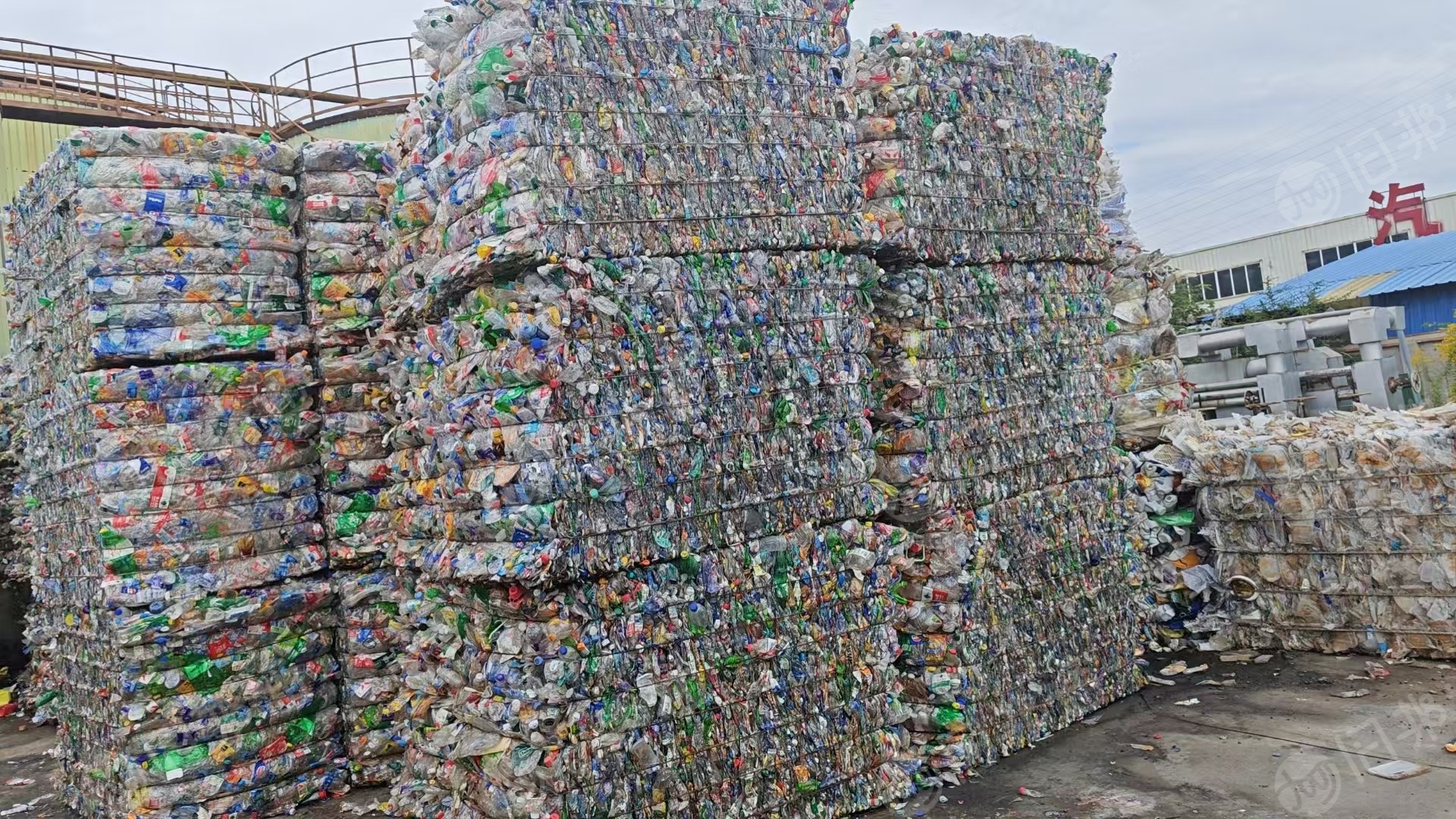 出售瓶砖压块料，月供100吨