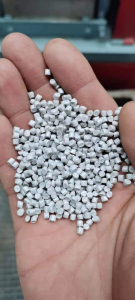 出售乳白袋颗粒，过120吨，纯料皮颗粒，月供200吨