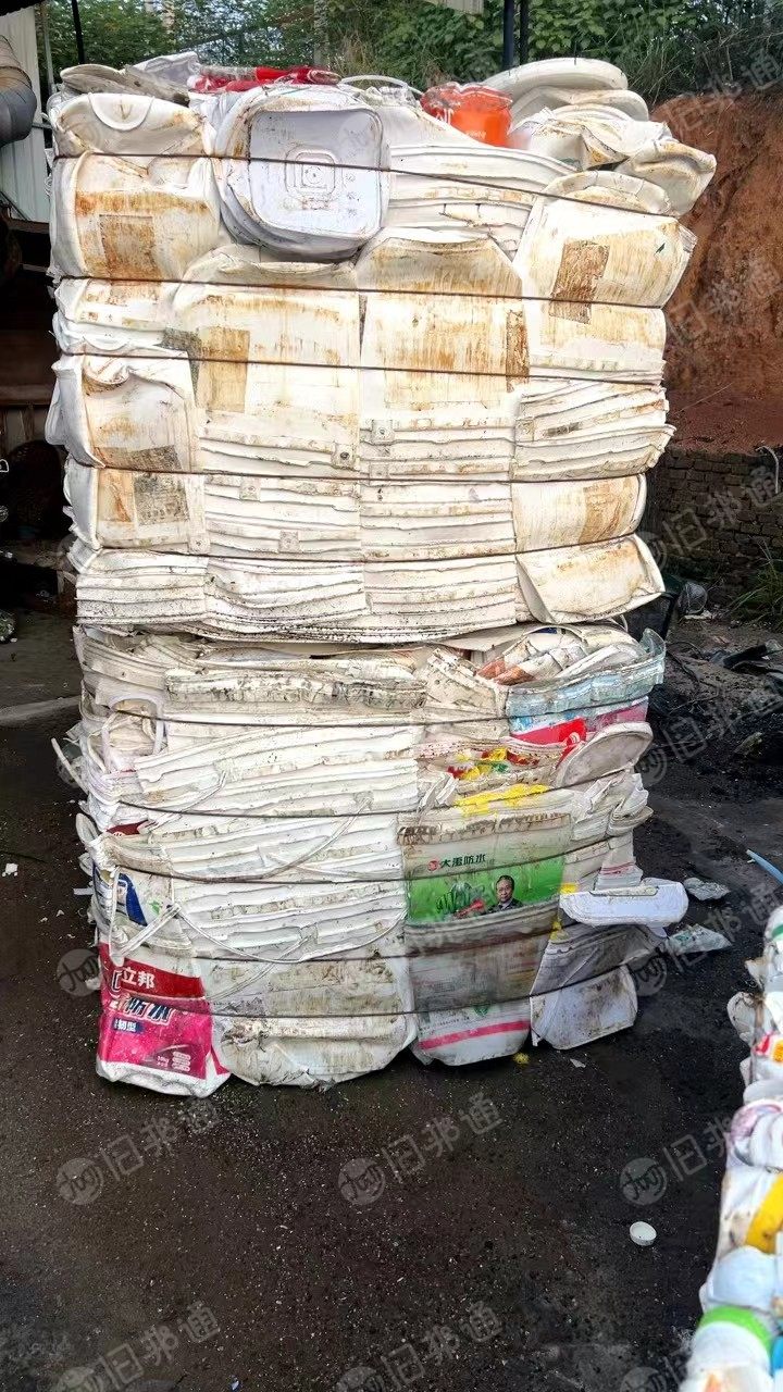 长期出售pp涂料桶压块