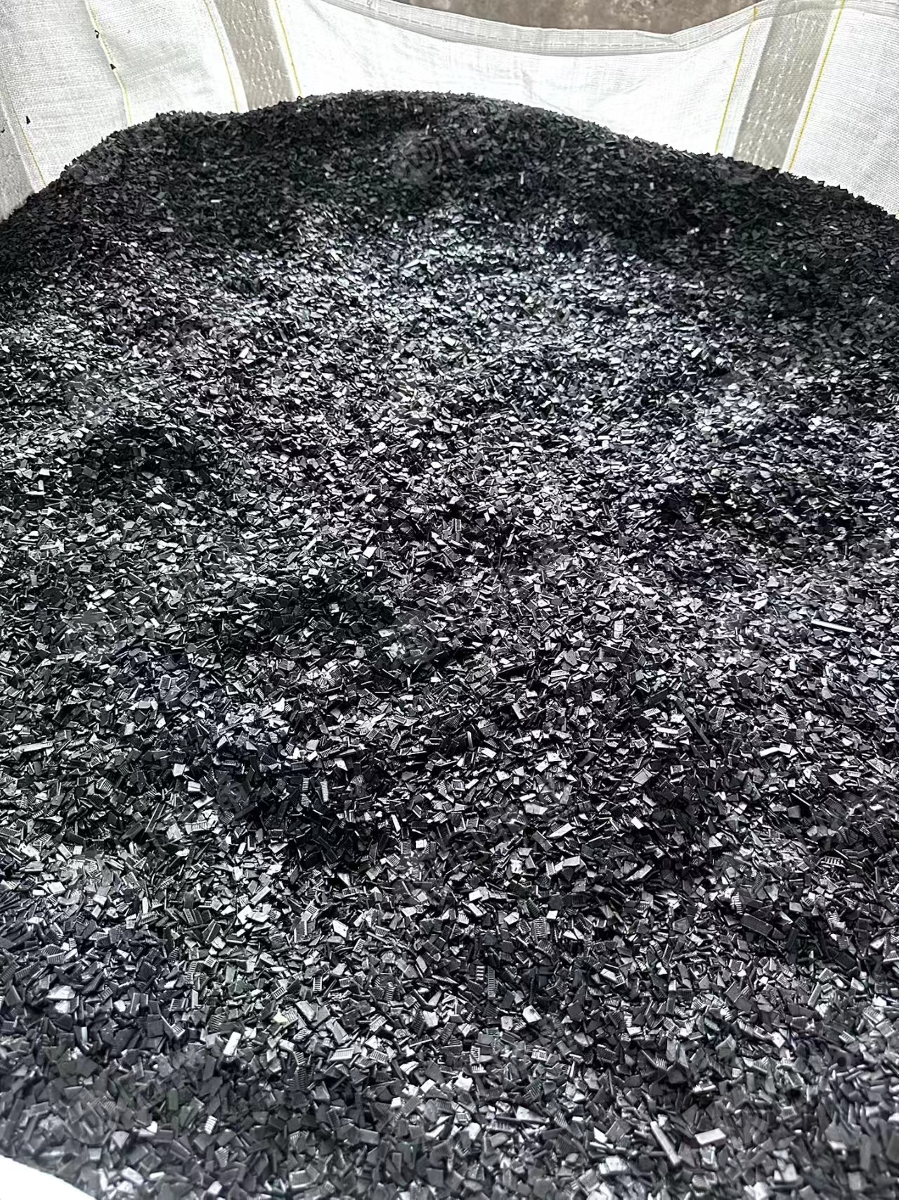 出售黑色尼龙扎带破碎料，单双六混合，双6占比含量大，月供100多吨