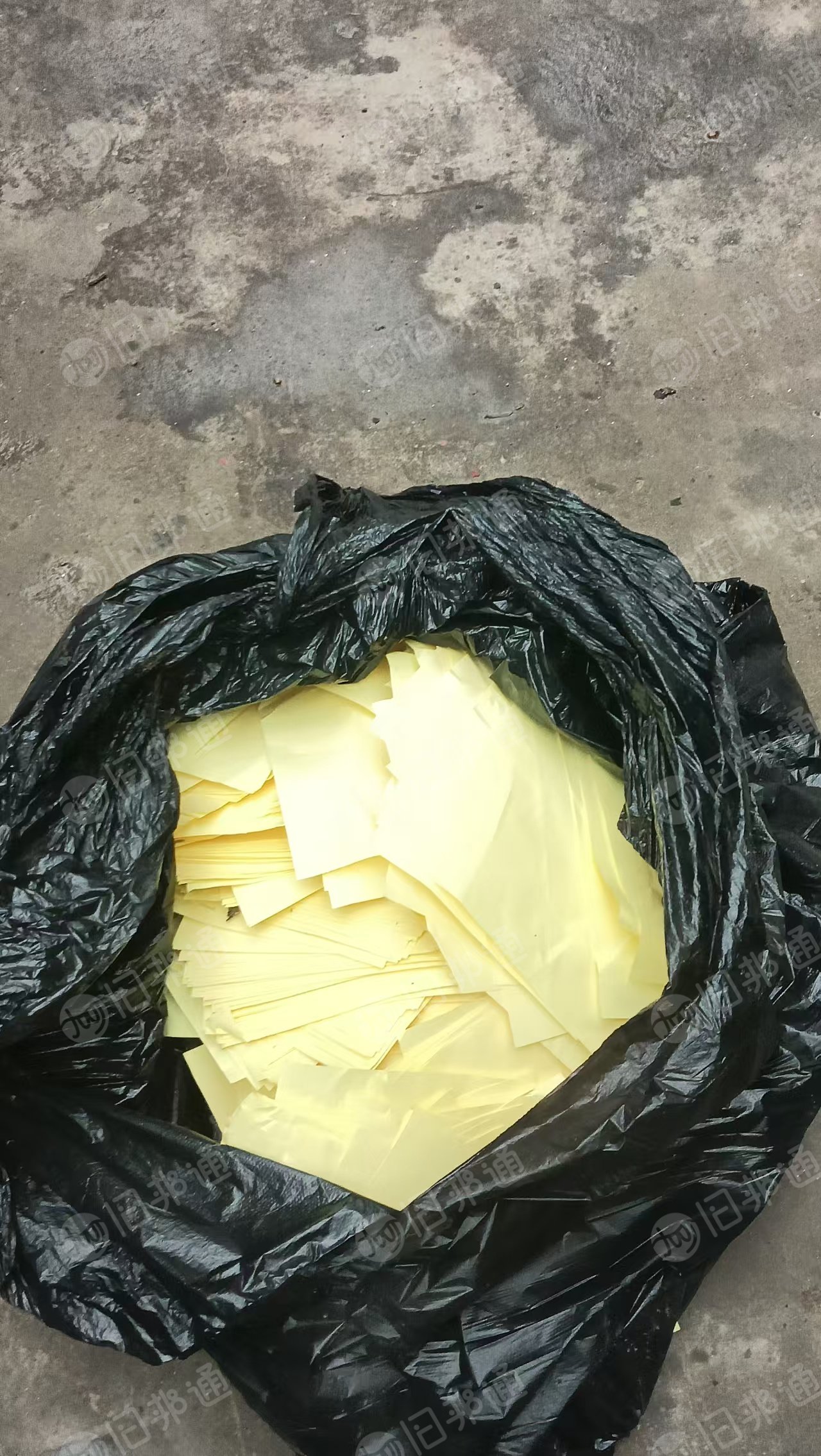 出售双面淋膜纸废料，大部分是黄色