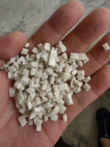 求购PP广告纸颗粒，PP合成纸颗粒，PP广告布颗粒