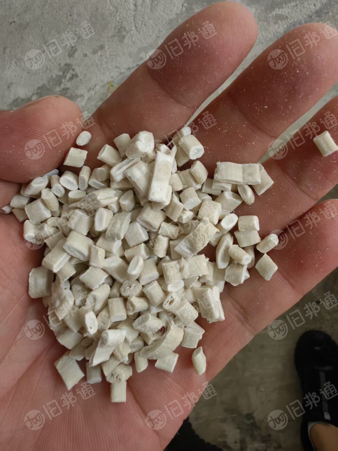 求购PP广告纸颗粒，PP合成纸颗粒，PP广告布颗粒