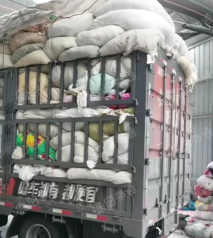 长期出售旧衣服大白，白料，开花料，月供20吨左右，货在河南许昌