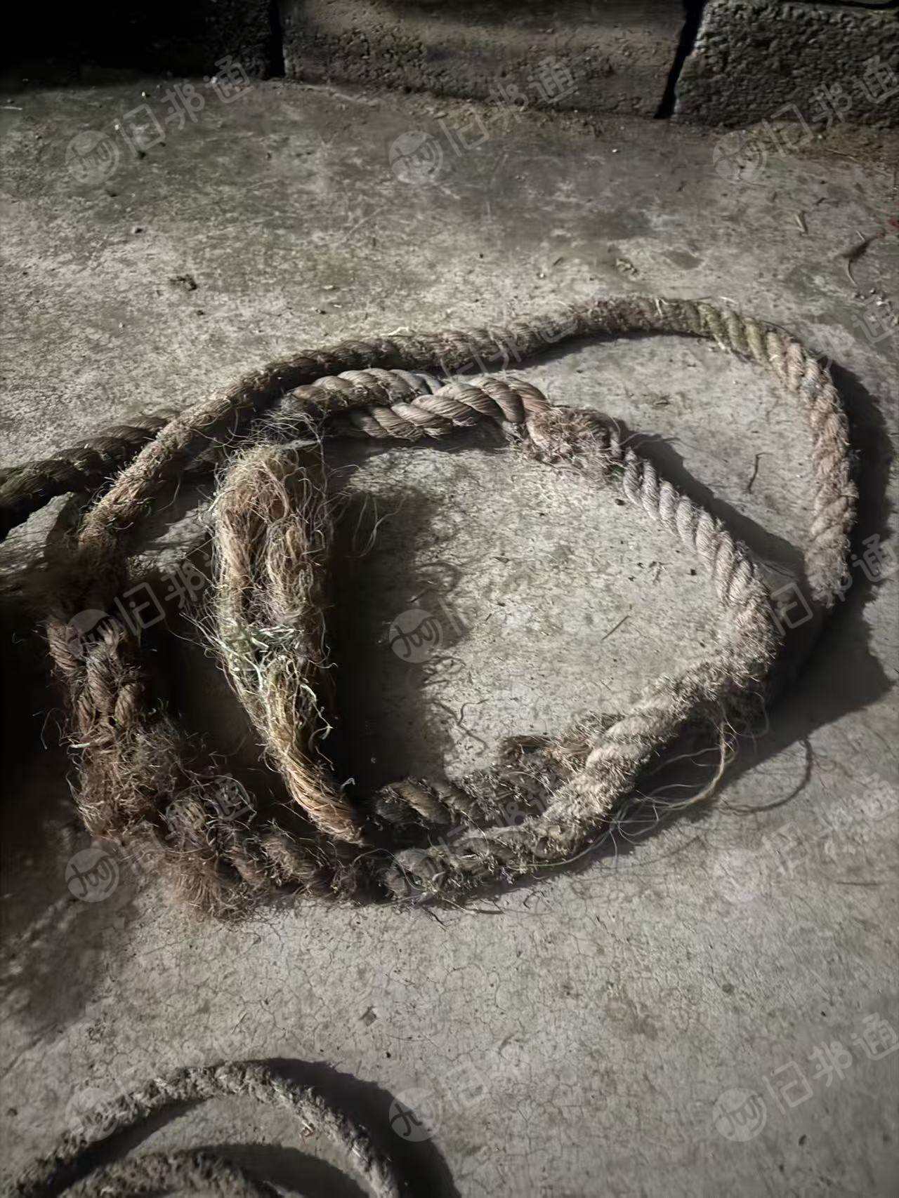 出售塑胶缆绳，废旧缆绳，有红色和白色，现货有两三吨，货在山东枣庄