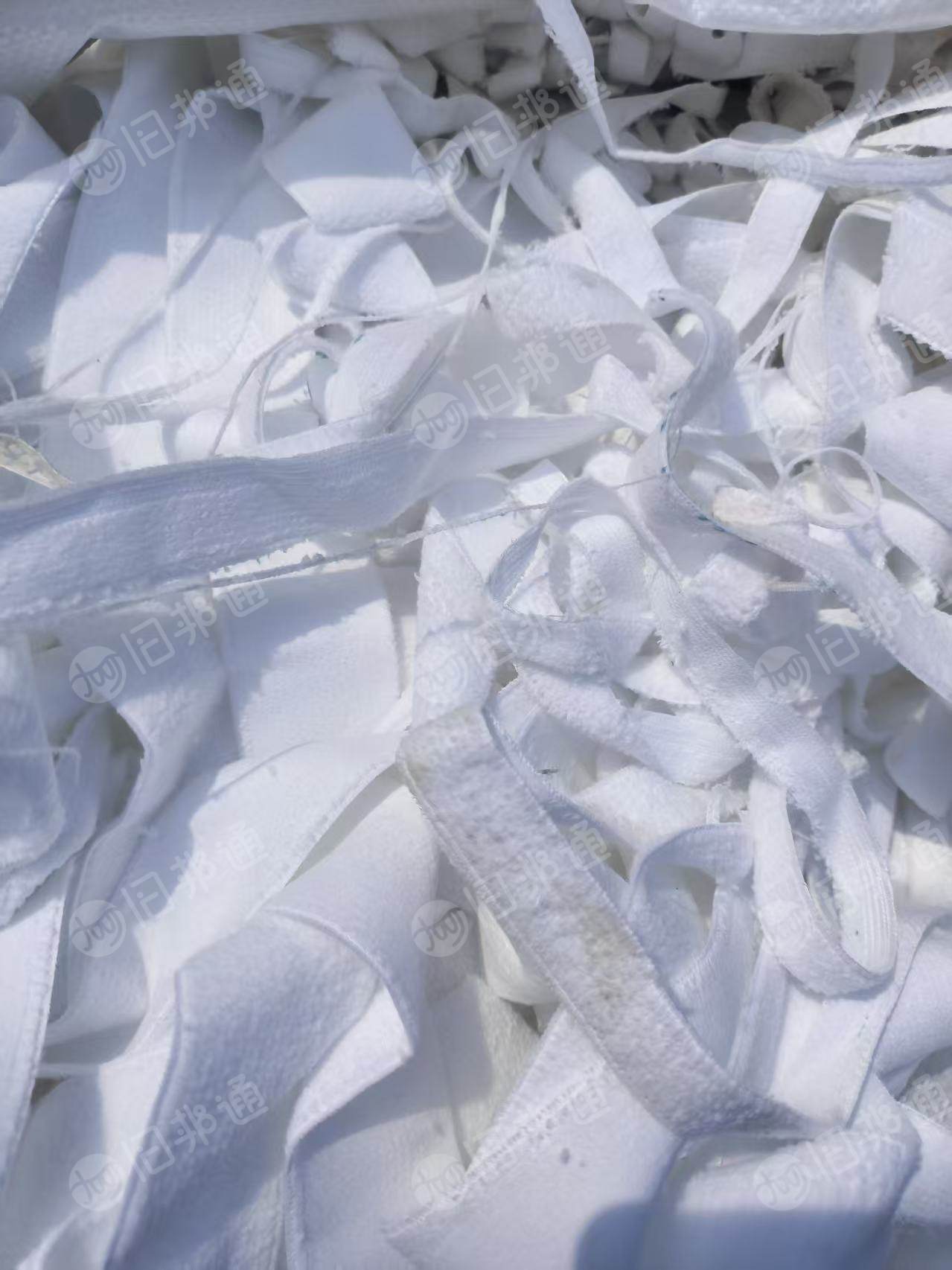 长期出售涤纶废布，纯涤珊瑚绒边角料，沙滩巾边料，现货有十几吨，货在河北保定