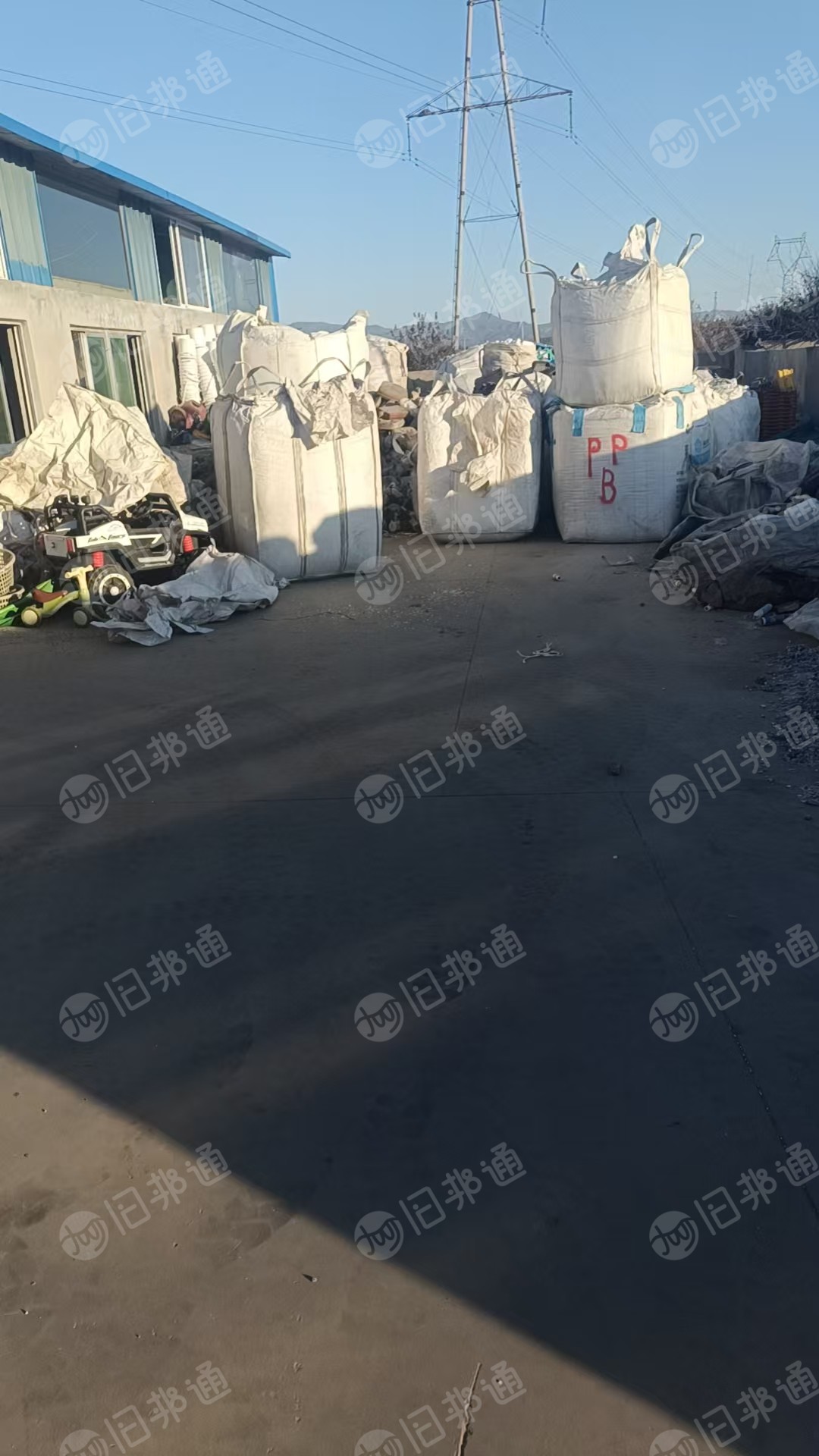 出售垃圾桶破碎料，干破的，月供10来吨