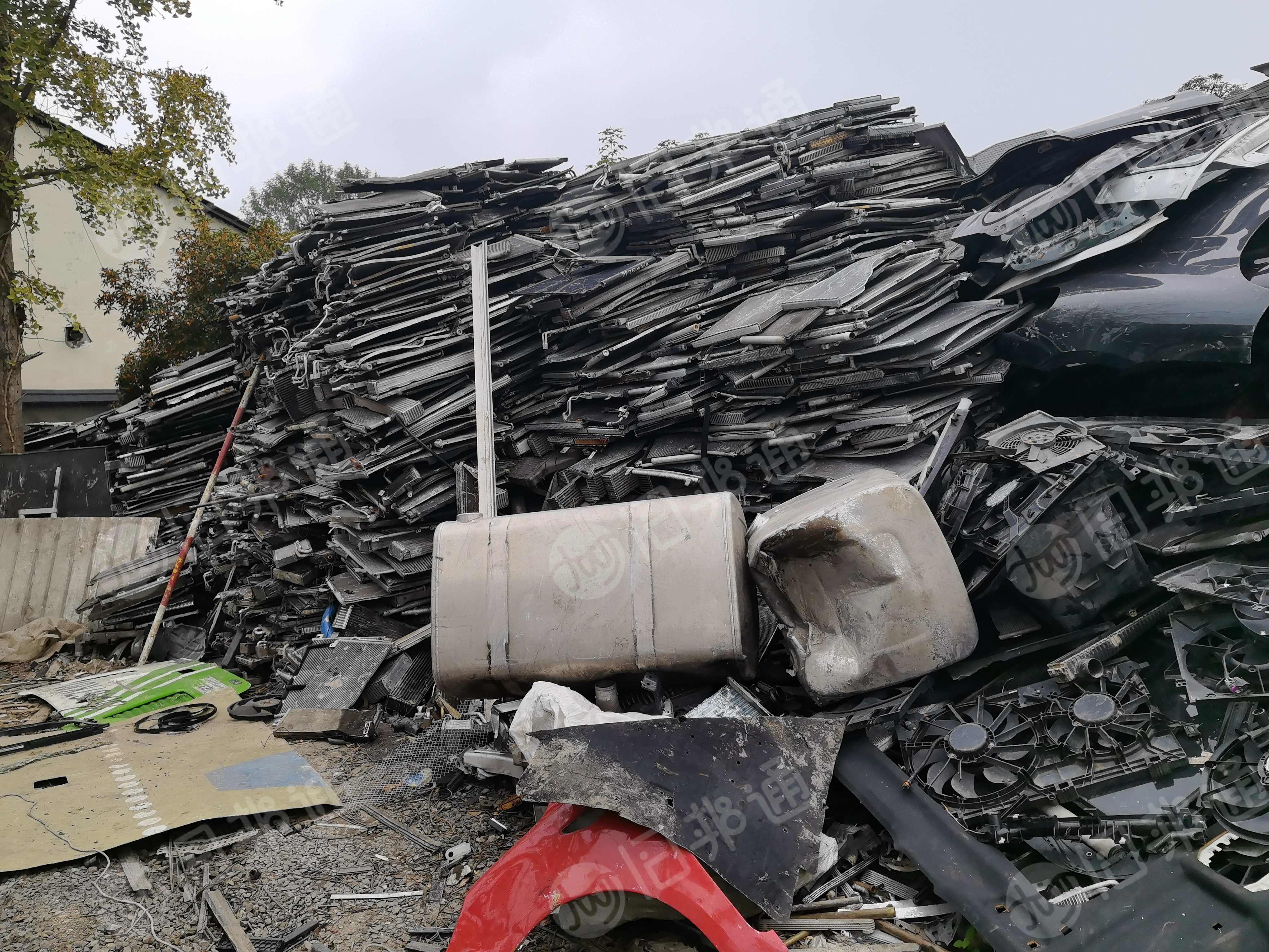 出售大小水箱铝，各半，现货20吨