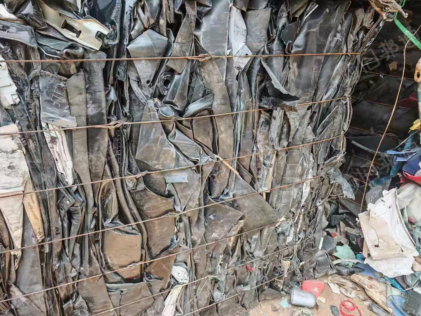 长期出售保险杠压块料，现货20吨左右