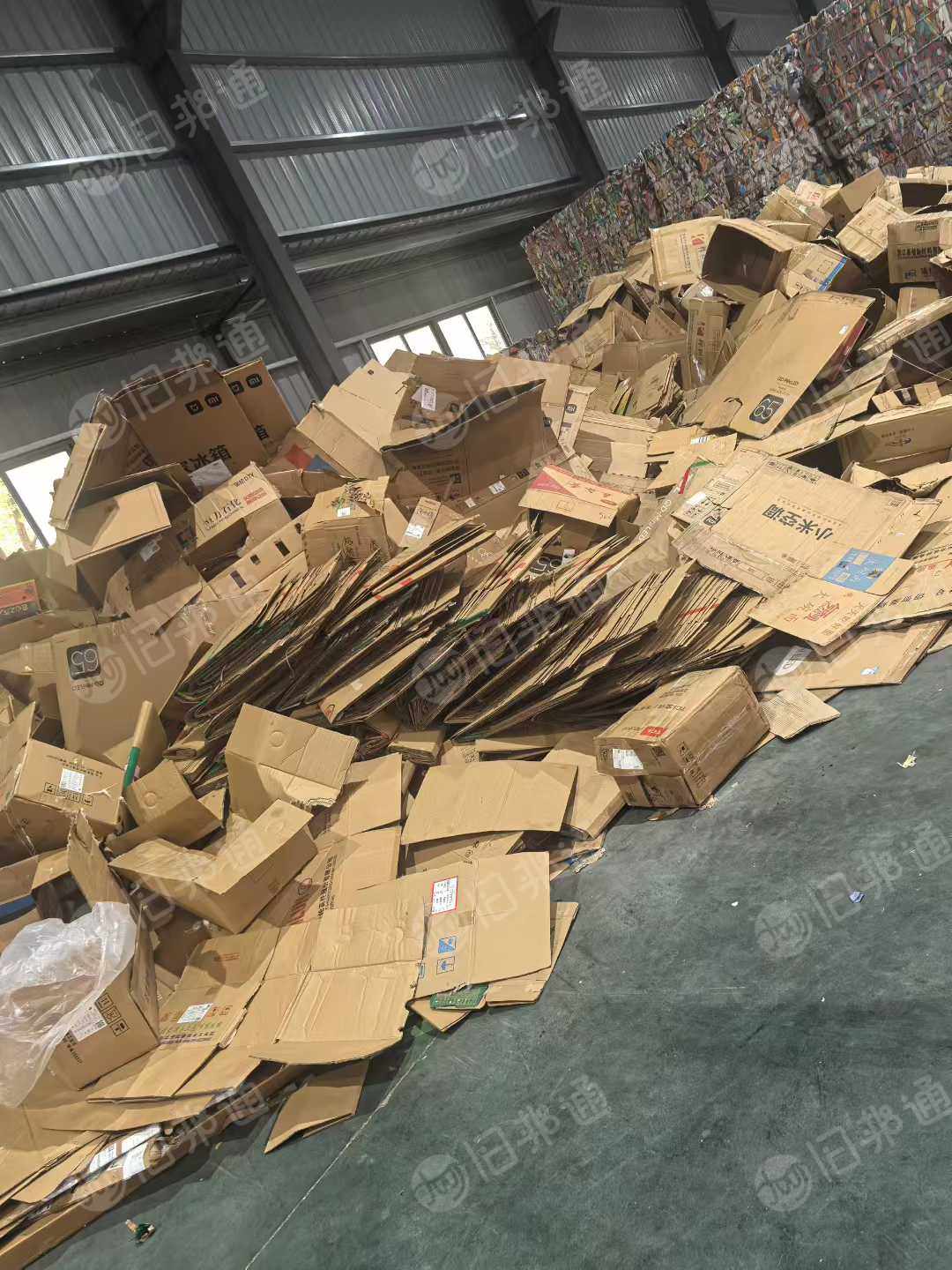 长期出售黄板纸压包料，大量货源