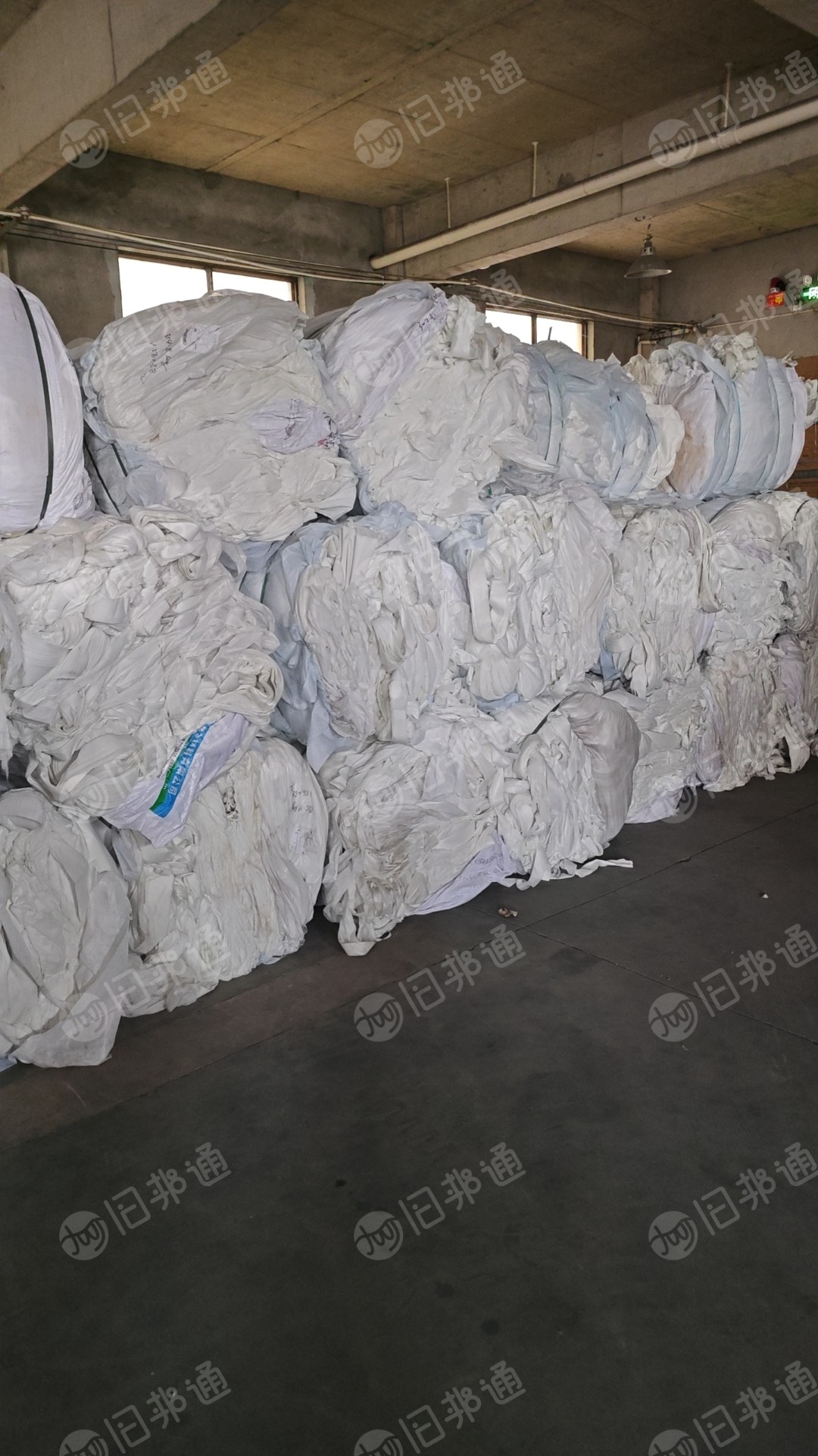 长期出售涤纶水刺布，开花水刺布，现货10吨，便宜处理