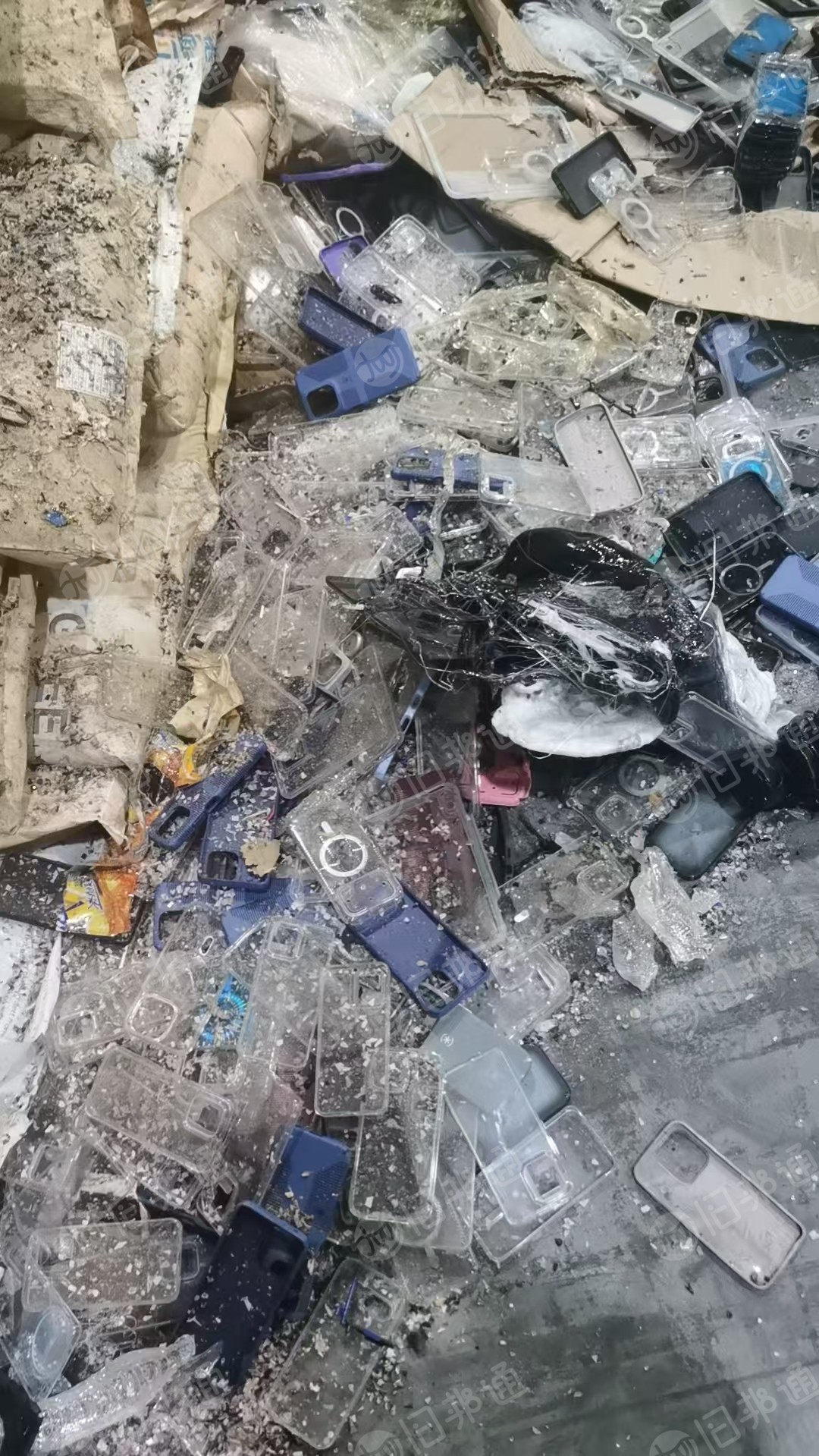 出售PC、TPU手机壳，现货30来吨