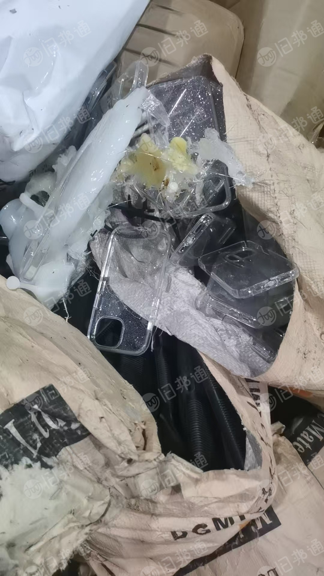 出售PC、TPU手机壳，现货30来吨