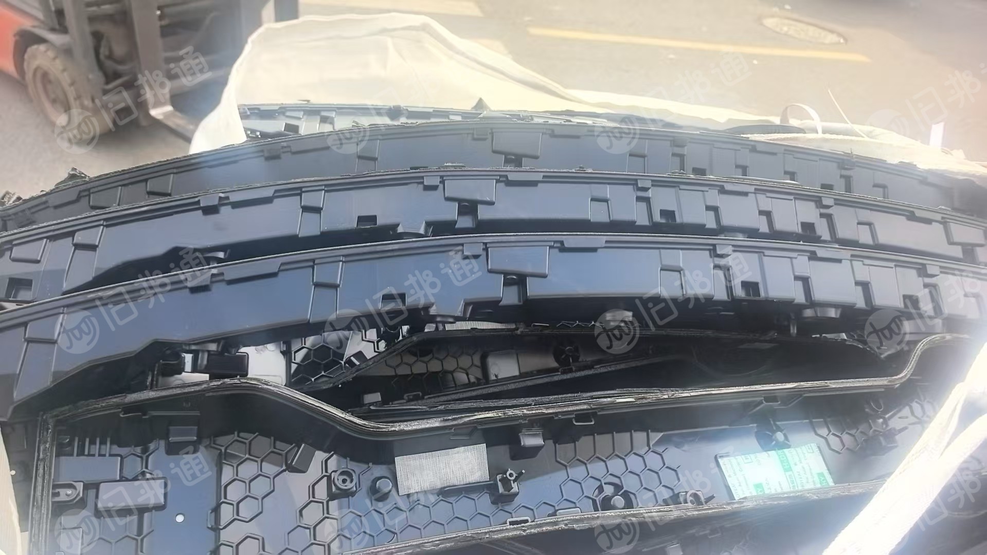 出售汽车合金毛料，PC/ABS废料，现货一车