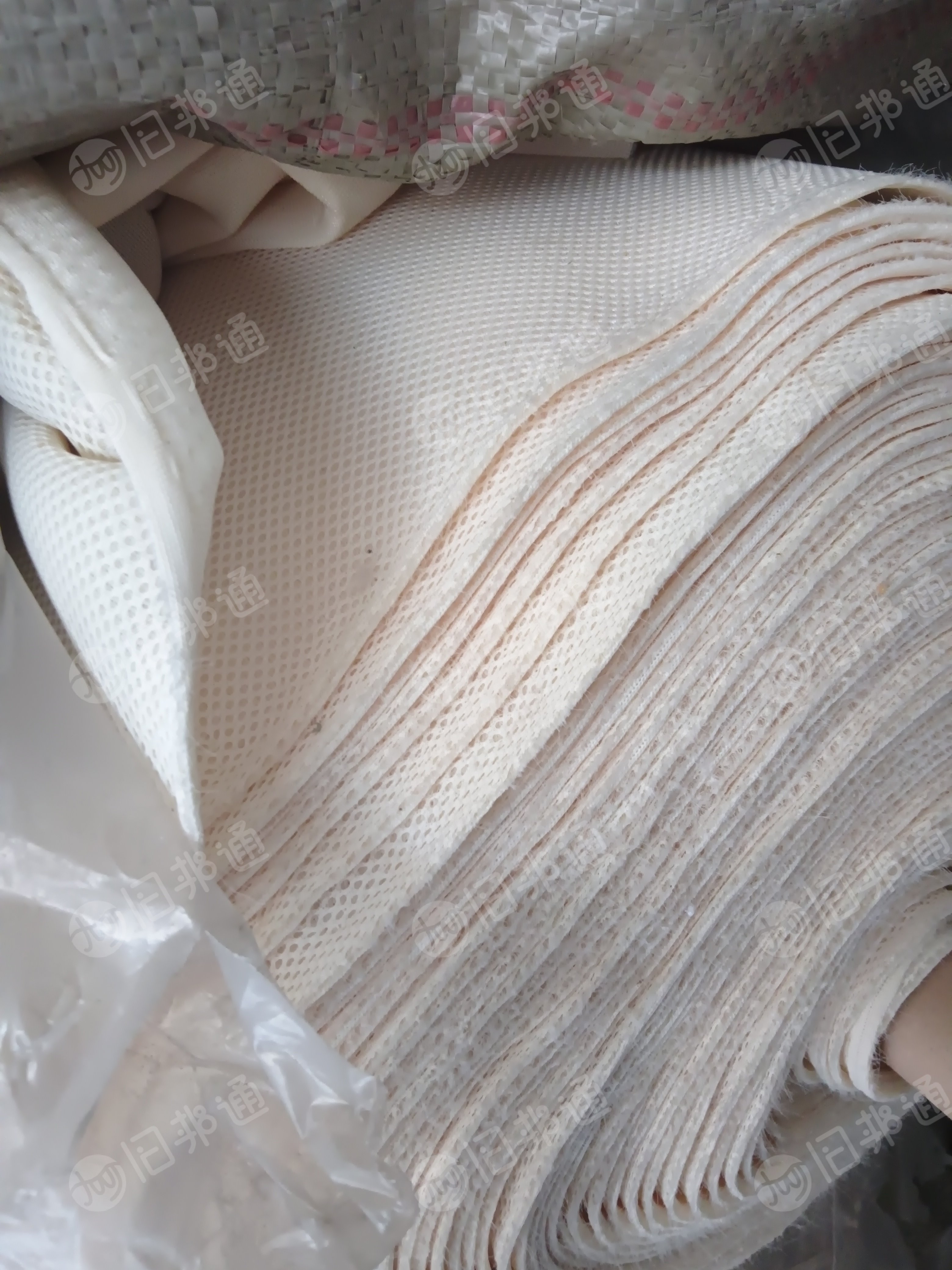 现货处理一批库存布库存三明治网眼布，面幅1.5米，薄厚都有270多捆