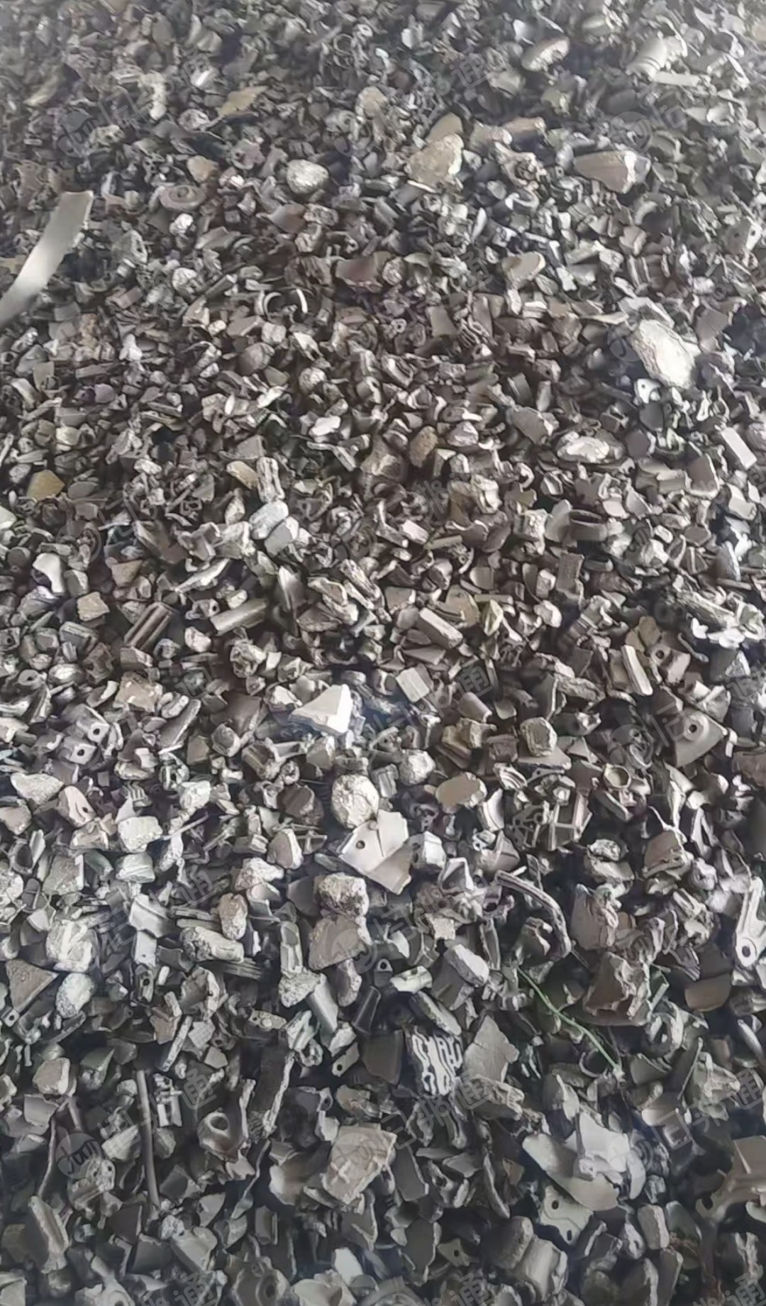 出售发动机铝破碎料，变速箱破碎料，1系铝破碎料，出96水，2以上铜，带票出