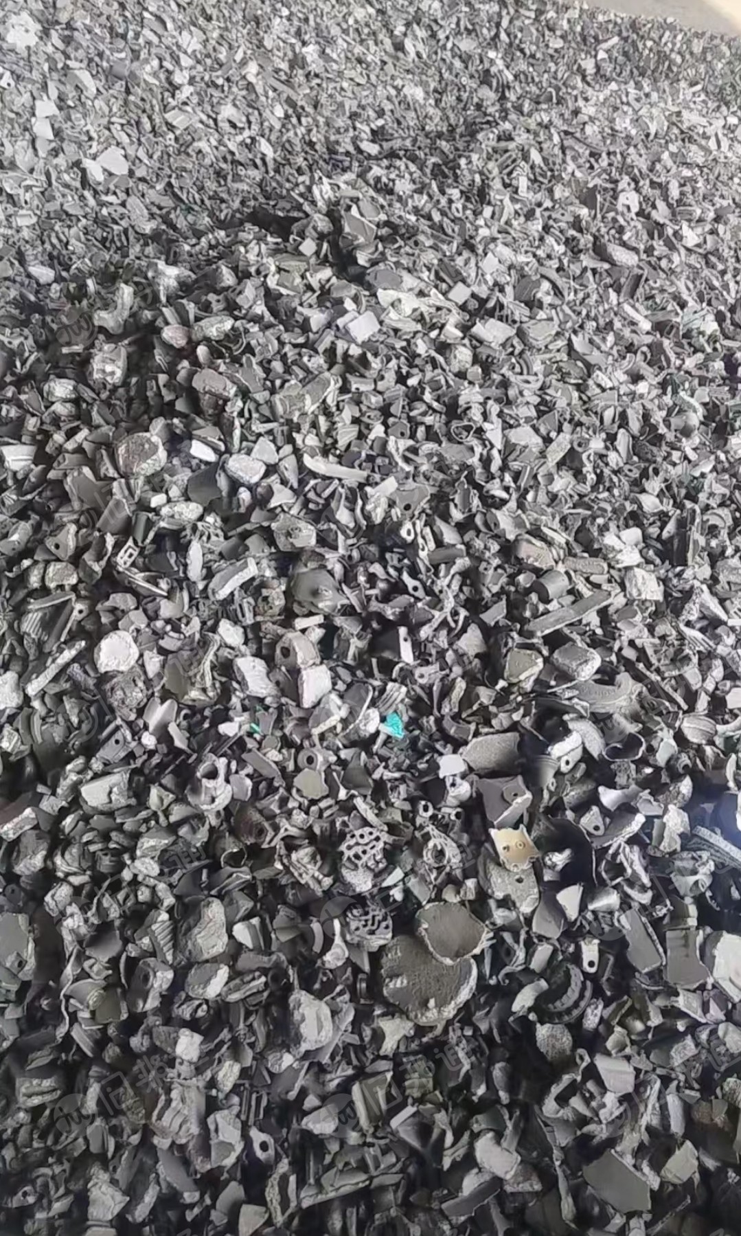 出售发动机铝破碎料，变速箱破碎料，1系铝破碎料，出96水，2以上铜，带票出