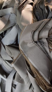 长期出售沙发厂下来的各种废料，废布，海绵