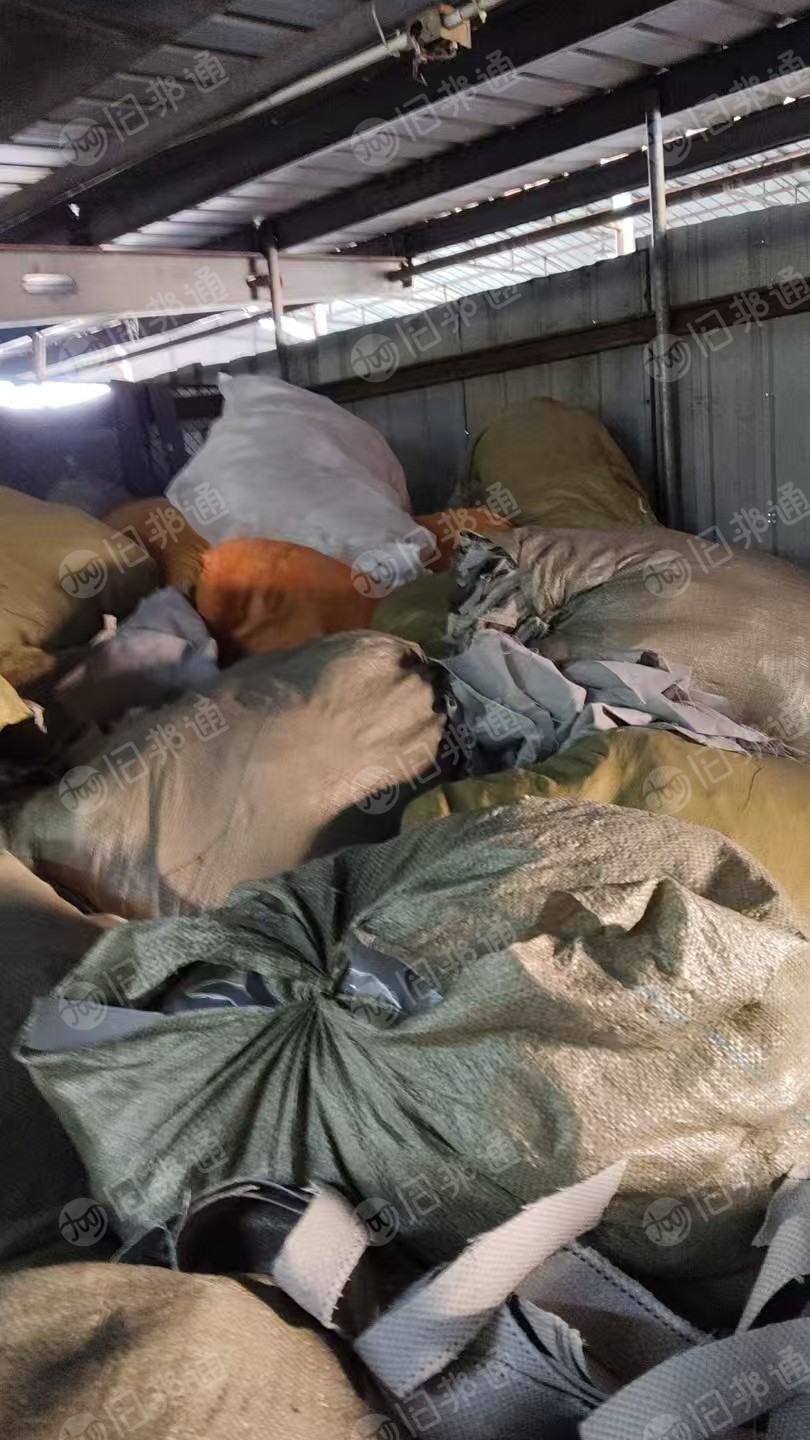长期出售沙发厂下来的各种废料，废布，海绵