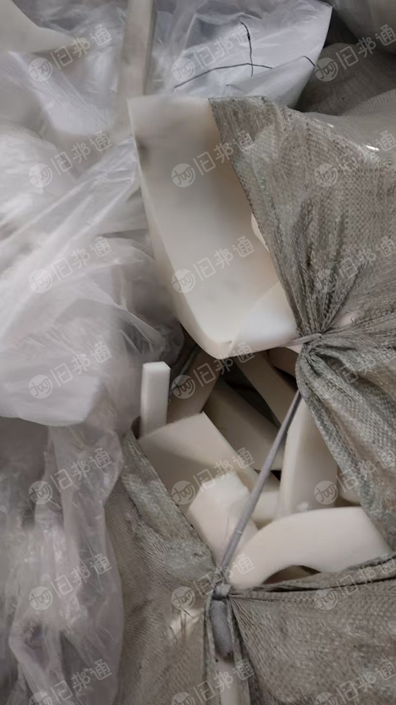 长期出售沙发厂下来的各种废料，废布，海绵