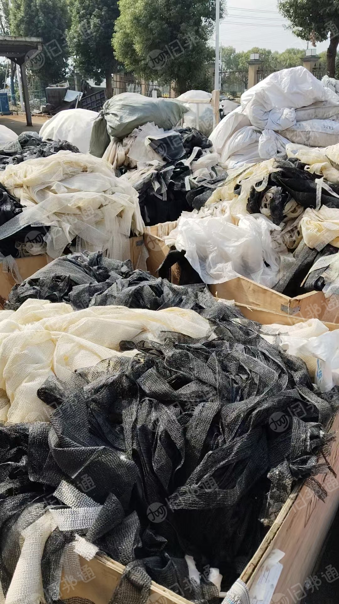 长期出售涤纶网格布，涤纶废布，可造粒用