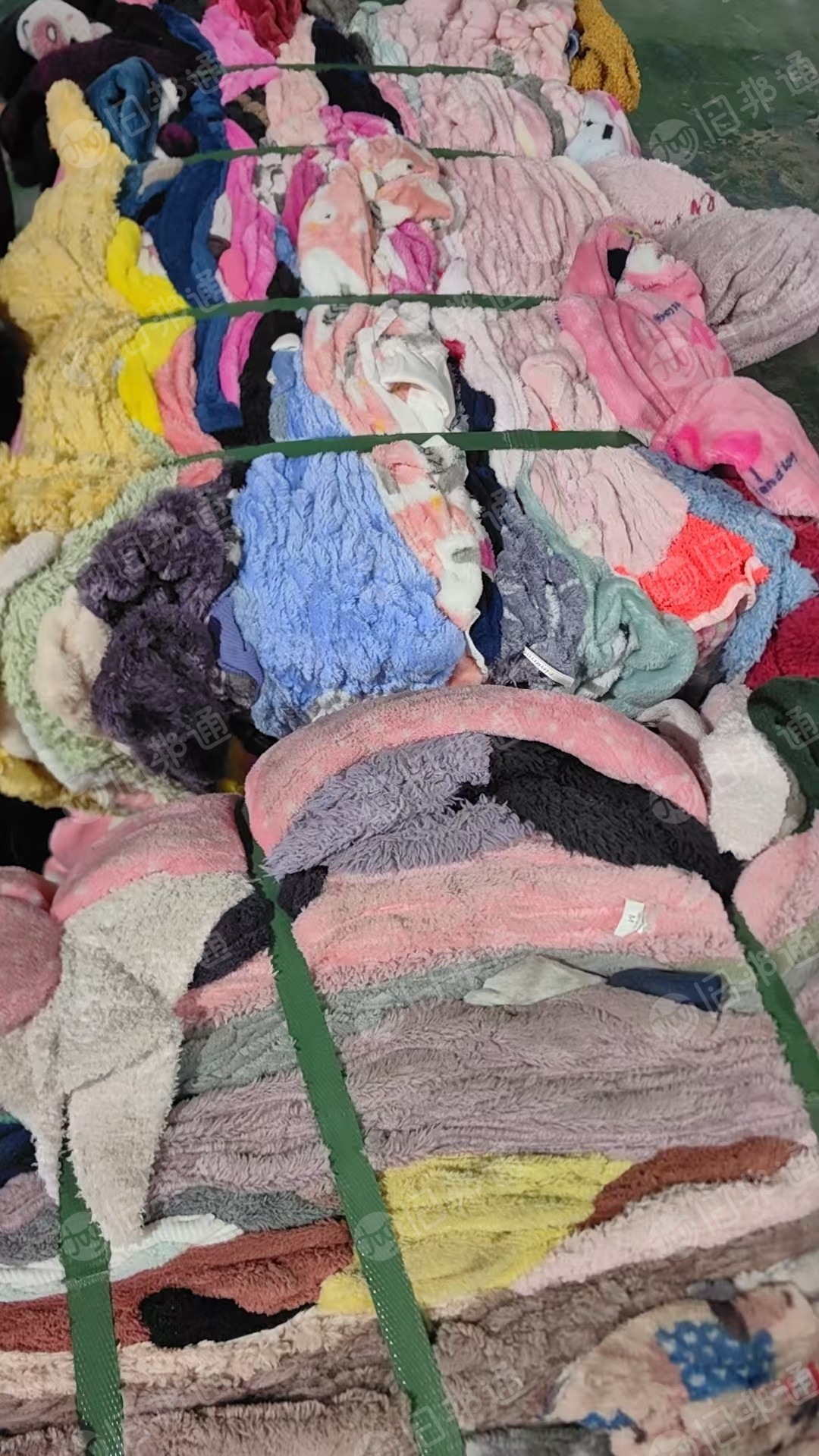 长期出售睡衣统货，毛绒睡衣，睡衣，现货8吨左右
