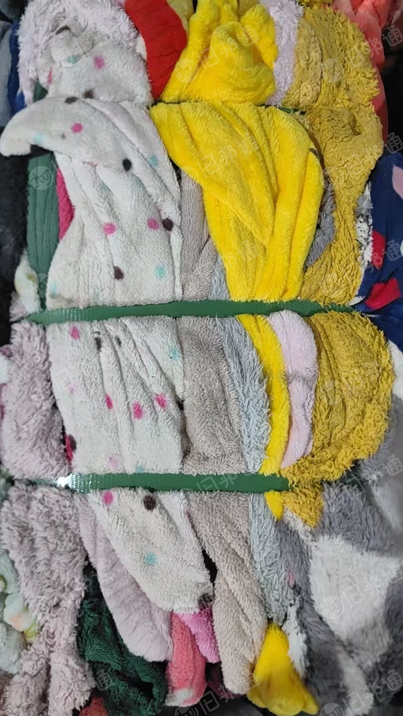 长期出售睡衣统货，毛绒睡衣，睡衣，现货8吨左右