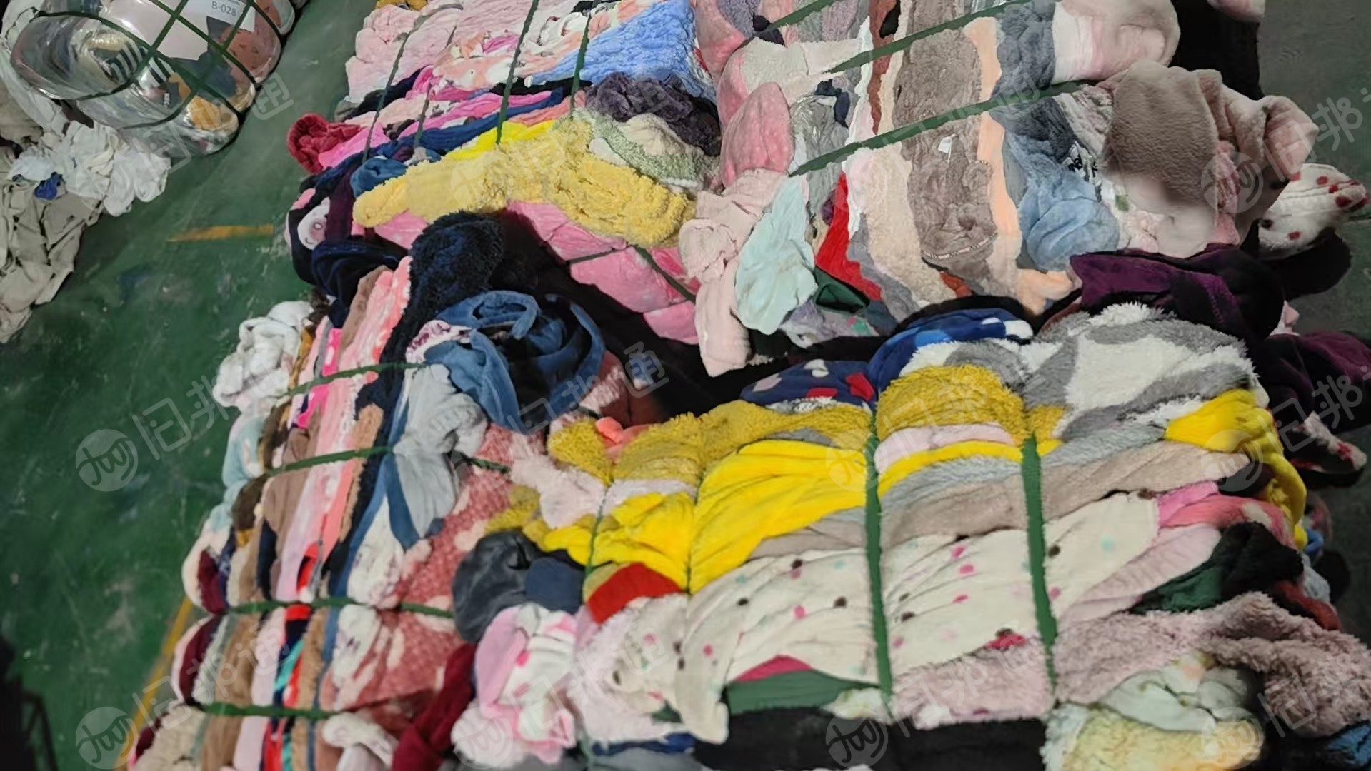 长期出售睡衣统货，毛绒睡衣，睡衣，现货8吨左右