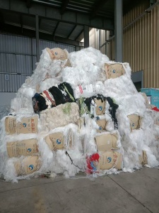 长期出售涤纶废丝，涤纶干丝，现货9.6米一车