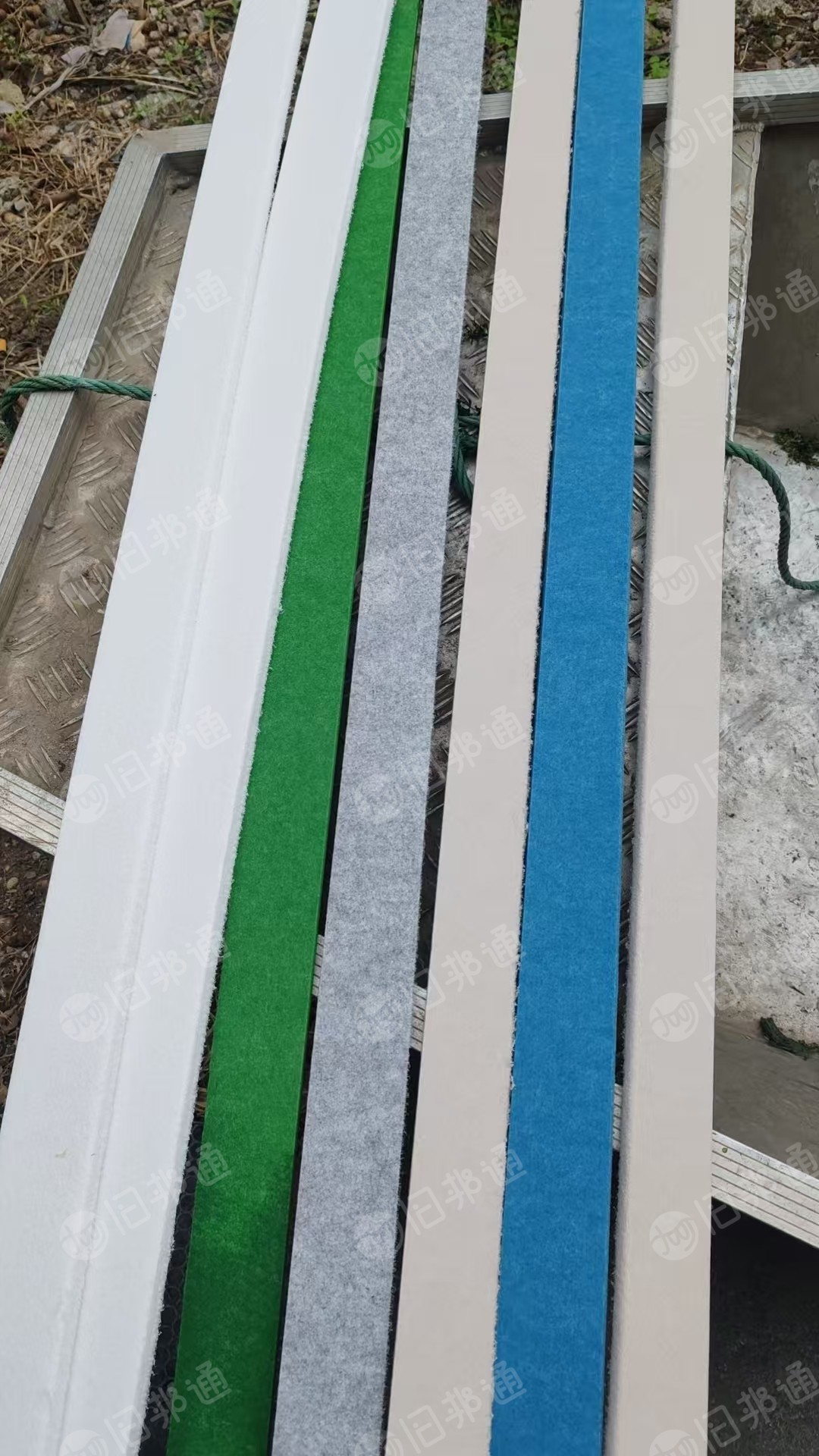 长期出售化纤板，做吊顶下来的，每个礼拜就出个五六吨