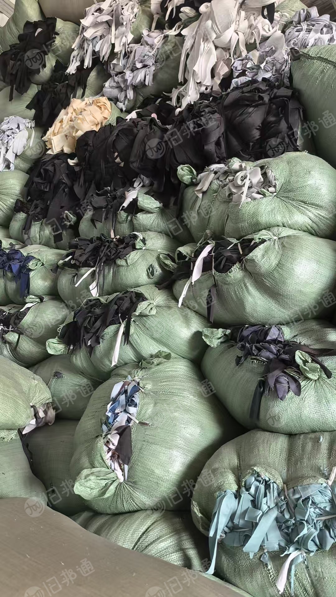 长期大量出售涤纶废布，涤纶造粒布，有分颜色，90%以上都是针织料，月供几百吨，货在广东揭阳