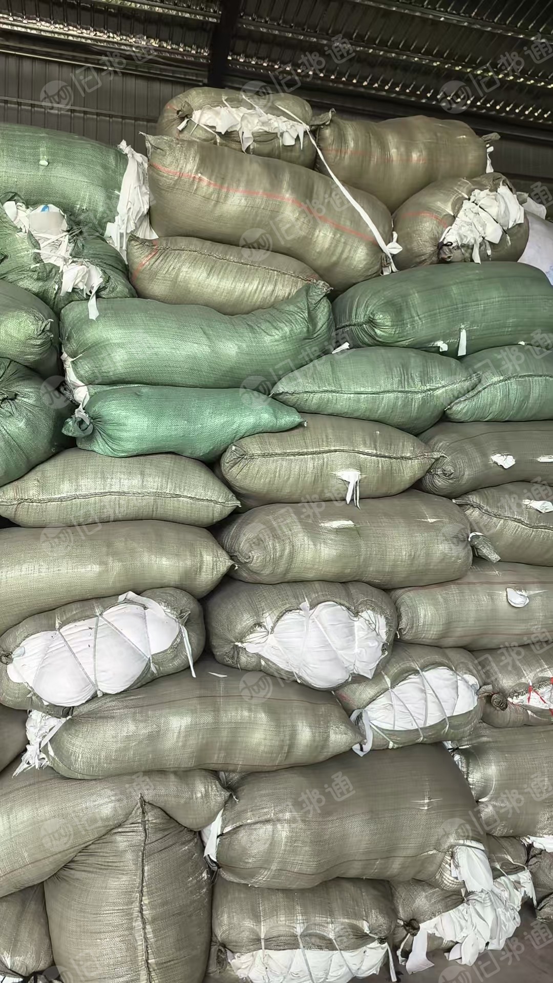 长期出售白色涤纶废布，涤纶造粒布，月供50吨