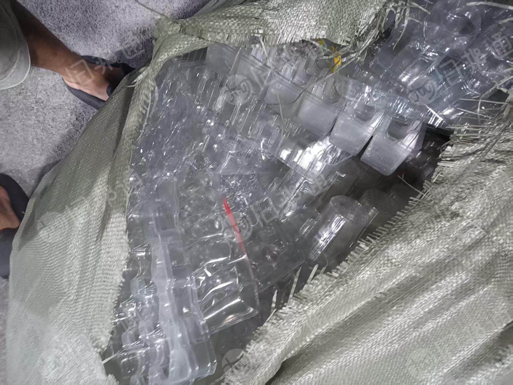 出售PET吸塑盒毛料，无字无标，有一点PVC吸塑盒，现货2吨多，散货