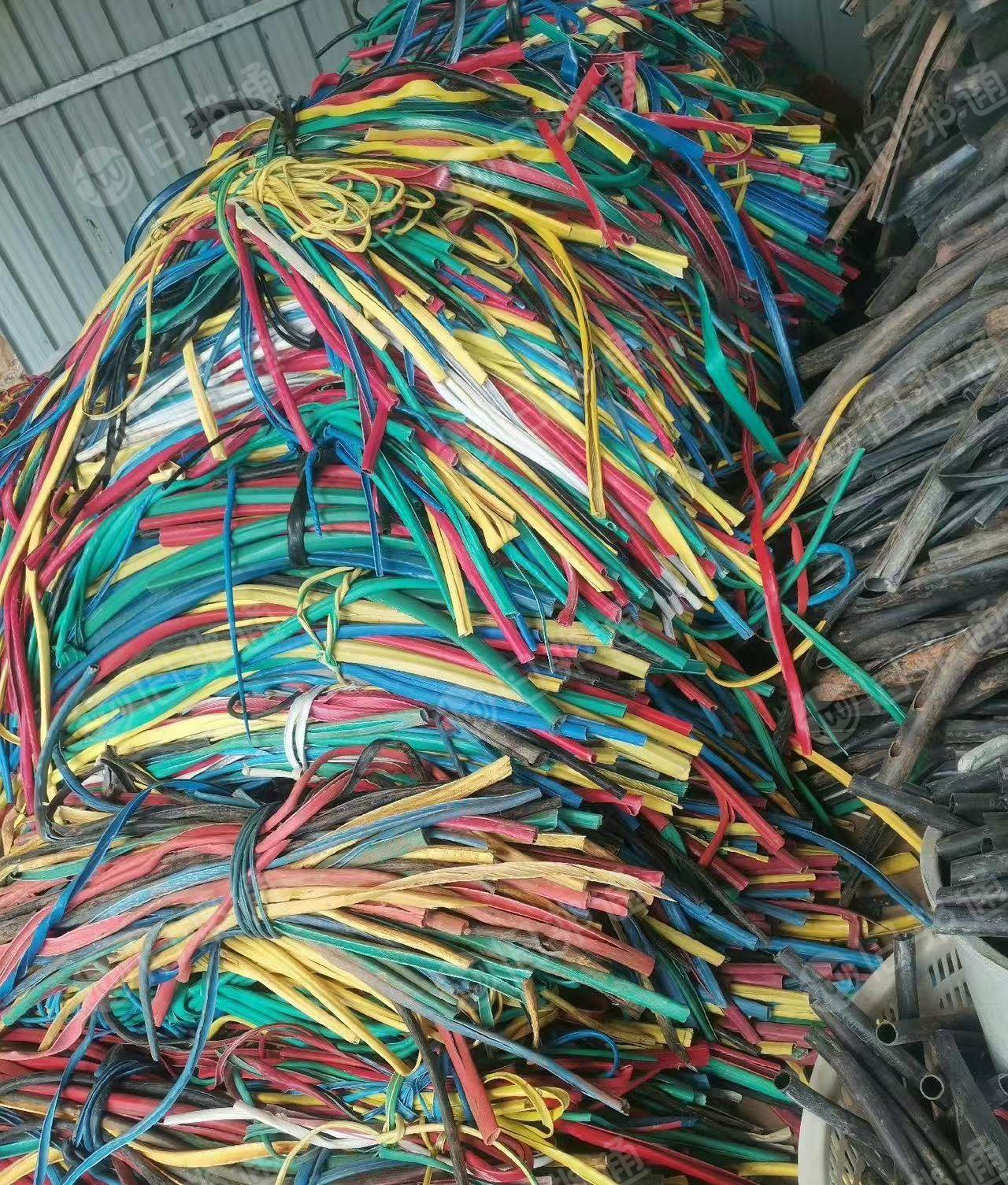 出售PVC线皮破碎料，水粉甩干，长期有货