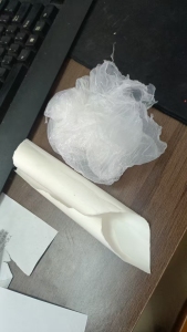 长期出售带膜的皮革纸废料，基本都是卷筒的