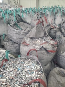 出售三元锂铜锂盖板，锂电池拆上拆下来，现货40多吨