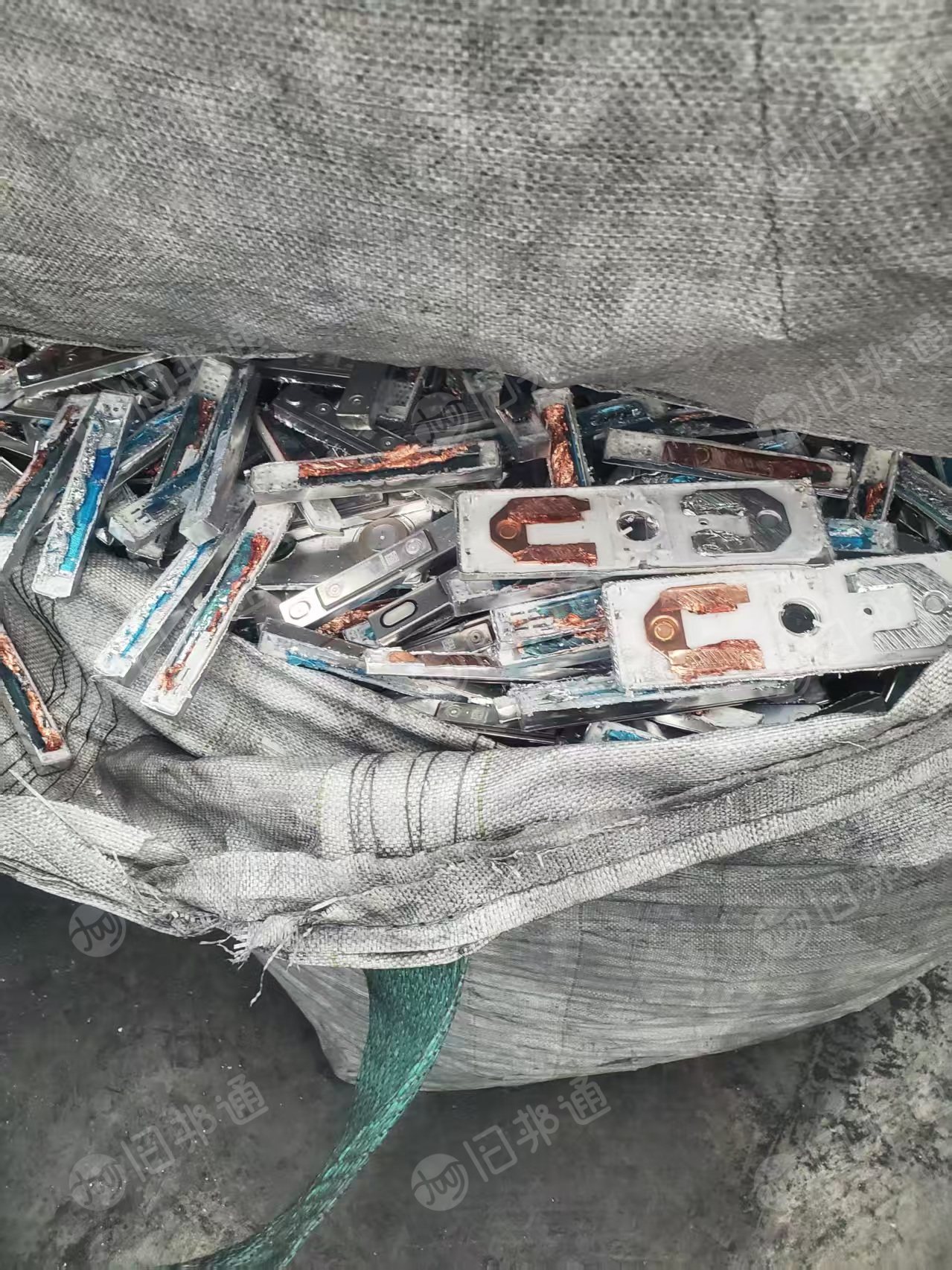 出售三元锂铜锂盖板，锂电池拆上拆下来，现货40多吨