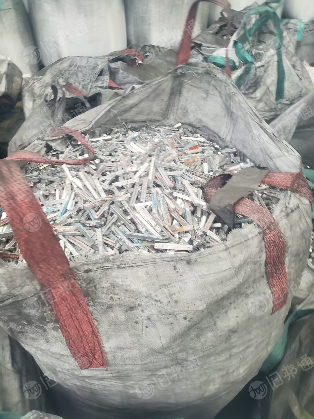 出售三元锂铜锂盖板，锂电池拆上拆下来，现货40多吨