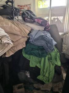 处理一批纯棉库存布，库存帆布，纱卡，克重300-400的，现货十几吨，在辽宁鞍山海城