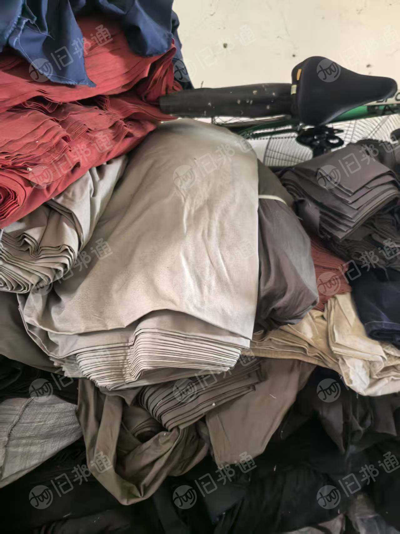 处理一批纯棉库存布，库存帆布，纱卡，克重300-400的，现货十几吨，在辽宁鞍山海城