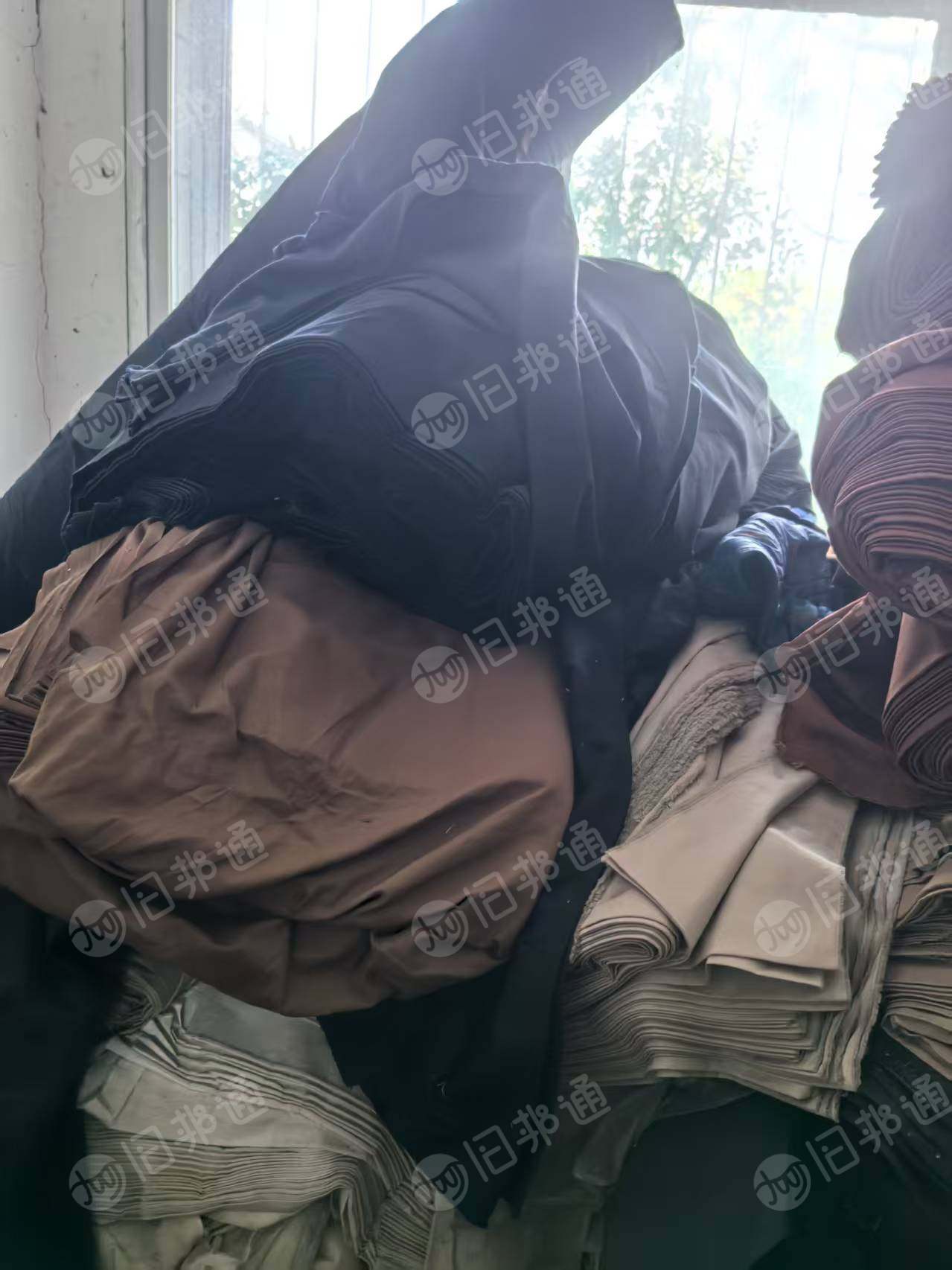 处理一批纯棉库存布，库存帆布，纱卡，克重300-400的，现货十几吨，在辽宁鞍山海城