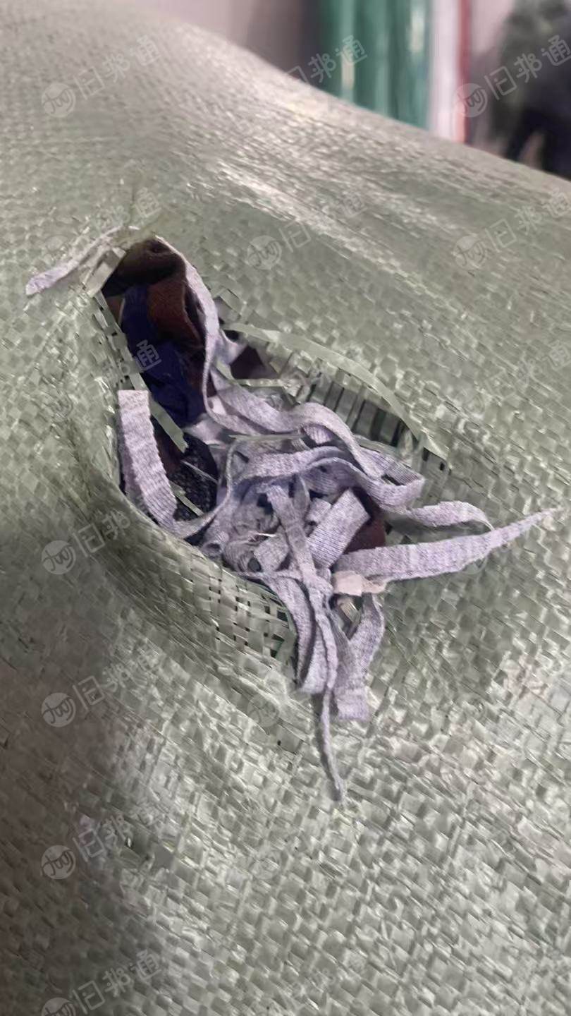 长期出售服装厂下脚料，各种材质的，统货出，现货有十几吨，月供几十吨，在广东揭阳