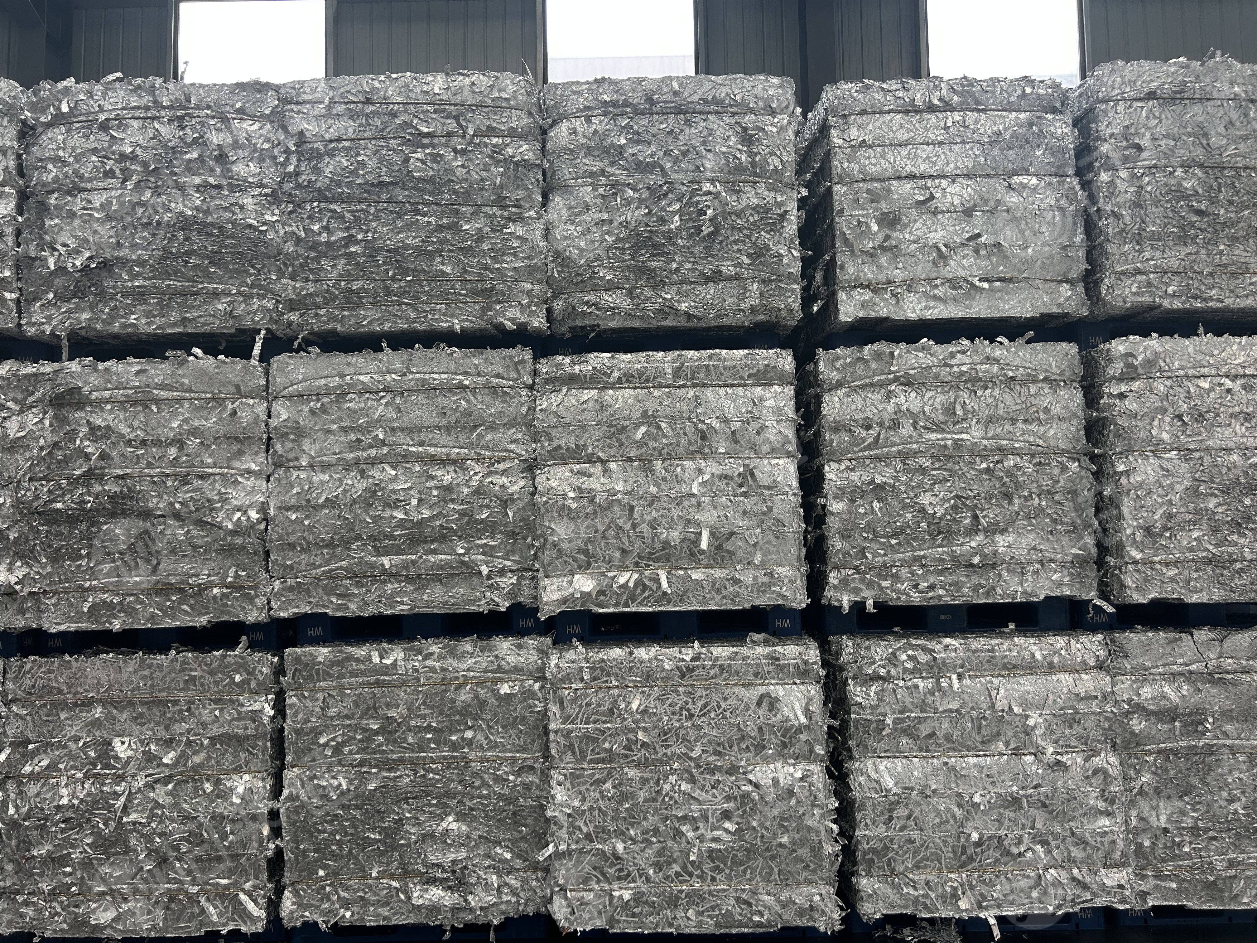 出售白边铝箔，涂碳铝箔，纯铝箔