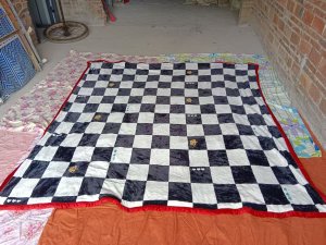 长期出售二手的毛毯，毛毯布块，宽度1米八两米的都有，长度在两米到两米三，现货11吨，可以做出口