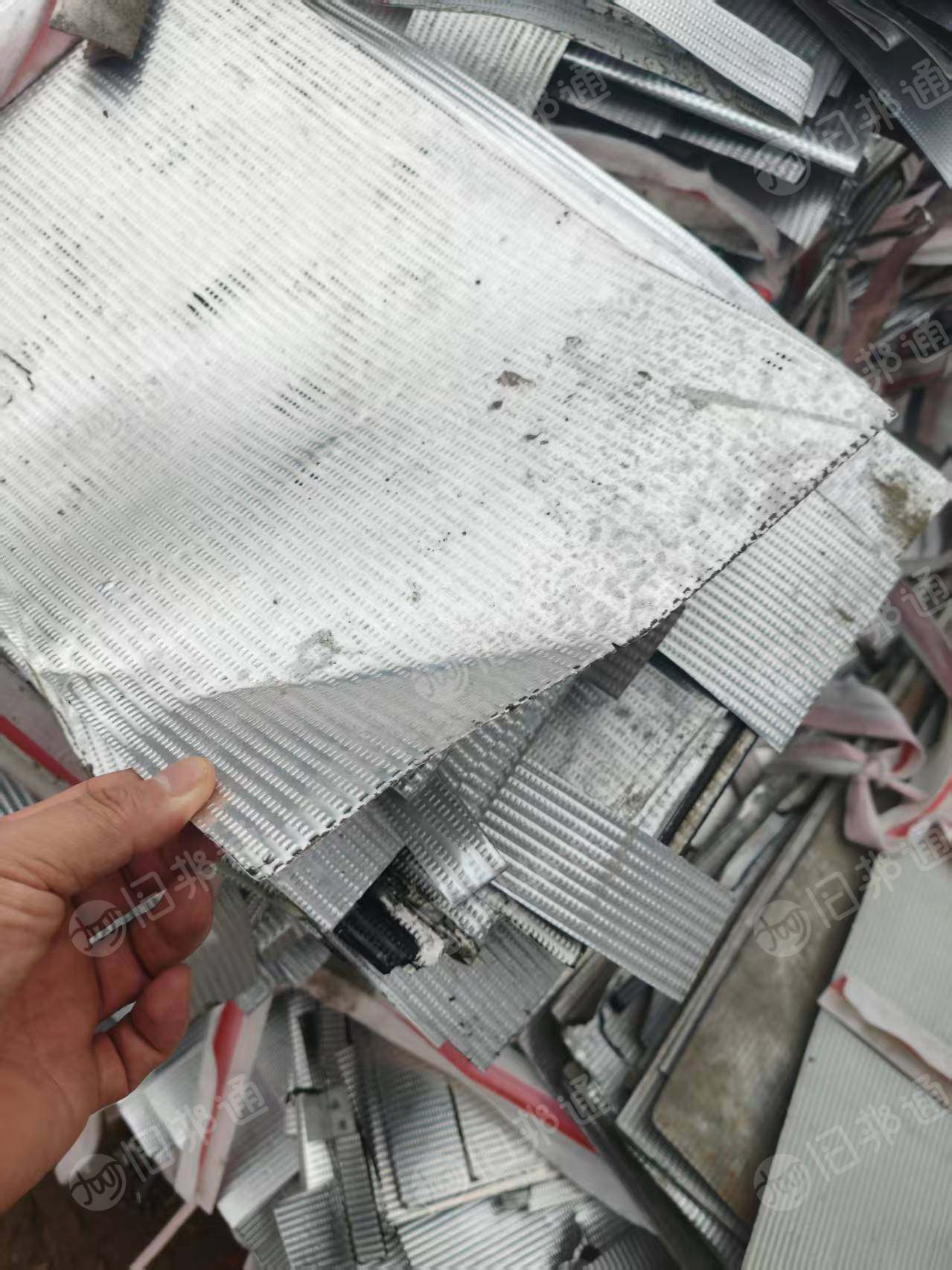 出售一系废铝皮，月供1500吨，13米半挂车装34吨左右