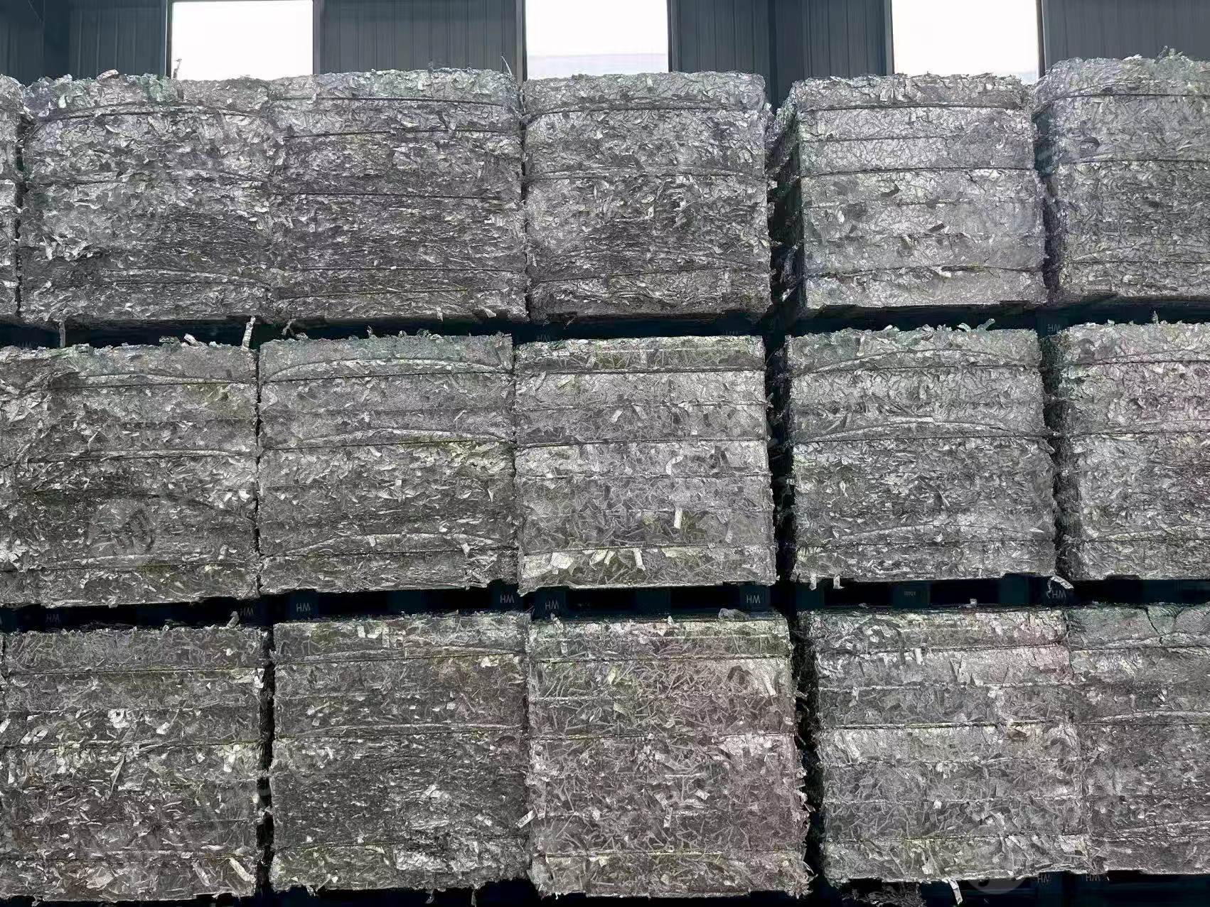 出售白边铝箔，现货2车