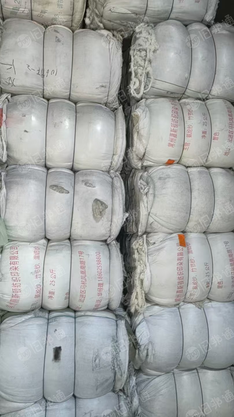 长期出售纯化纤布边纱，涤纶布边纱，牛仔织布厂下来的，带一点点蓝色，可以开花做无纺布，月供80吨左右